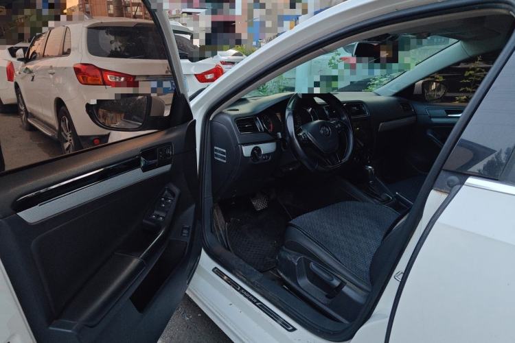 Used Volkswagen Sagitar 2017 230TSI Automatic Comfort Version Driver Seat