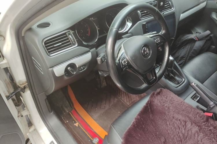 Used Volkswagen Sagitar 2017 230TSI Automatic Comfort Version Driver Seat