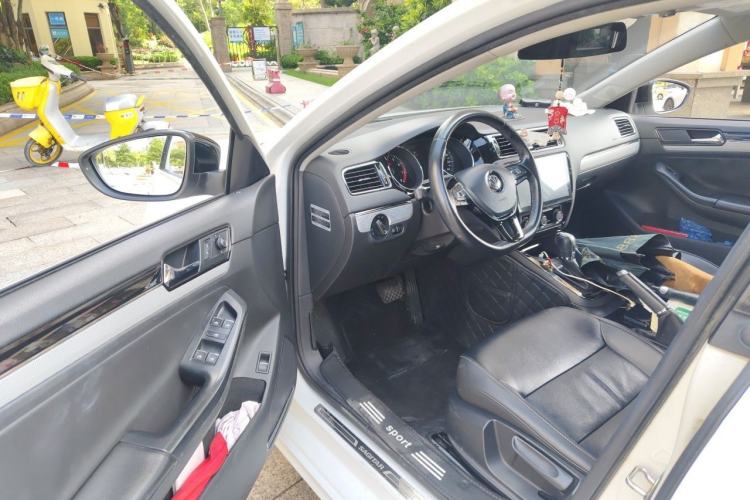 Used Volkswagen Sagitar 2017 230TSI Automatic Comfort Version Driver Seat