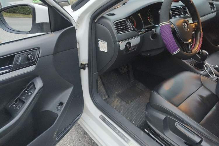 Used Volkswagen Sagitar 2017 230TSI Automatic Comfort Version Driver Seat