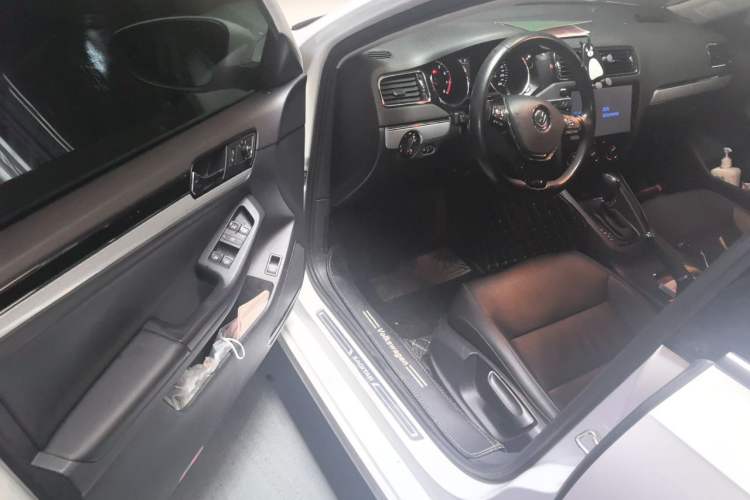 Used Volkswagen Sagitar 2017 1.6L Automatic Comfort Model Driver Seat