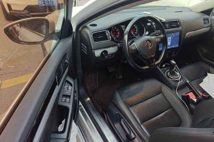 Used Volkswagen Sagitar 2017 230TSI Automatic Comfort Version Driver Seat