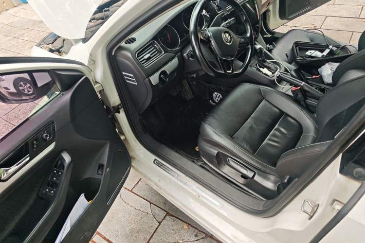 Used Volkswagen Sagitar 2017 230TSI Automatic Comfort Version Driver Seat