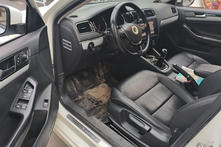 Used Volkswagen Sagitar 2017 1.6L Manual Comfort Model Driver Seat