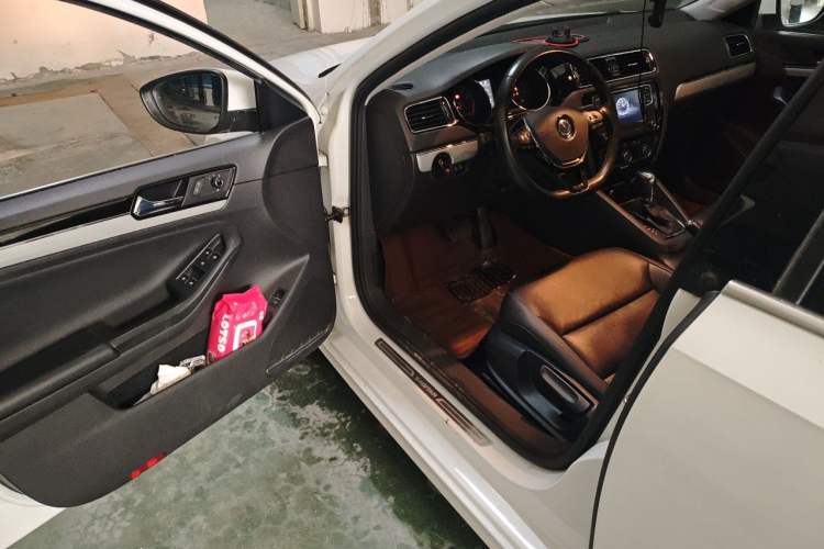 Used Volkswagen Sagitar 2017 1.6L Automatic Comfort Model Driver Seat