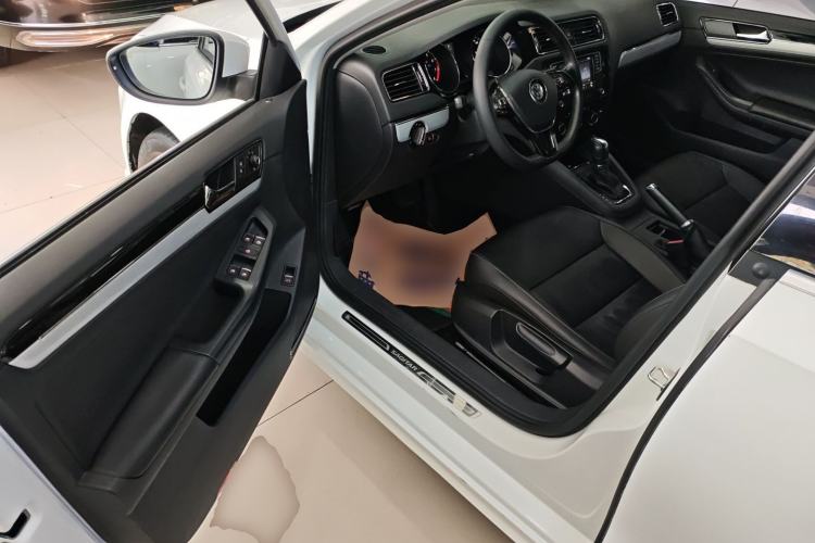Used Volkswagen Sagitar 2017 230TSI Automatic Comfort Version Driver Seat