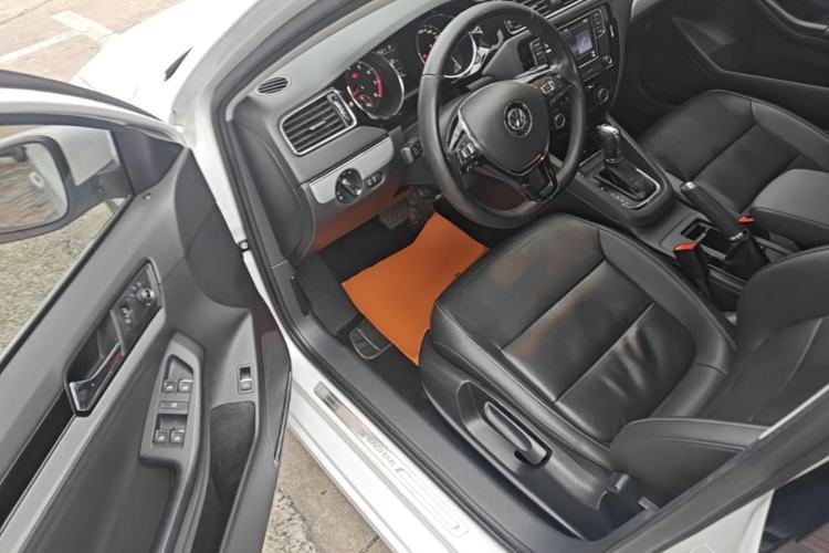 Used Volkswagen Sagitar 2017 230TSI Automatic Comfort Version Driver Seat