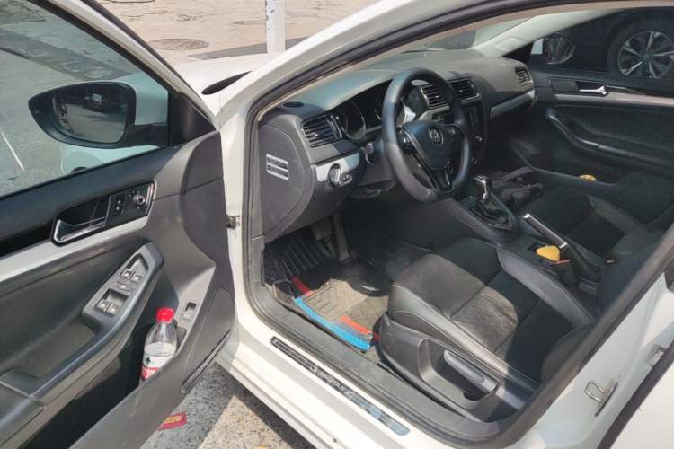 Used Volkswagen Sagitar 2017 230TSI Automatic Comfort Version Driver Seat