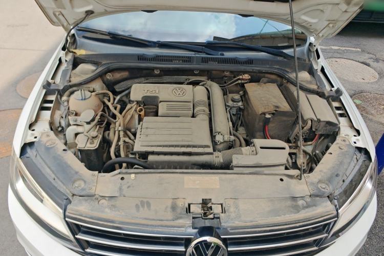 Used Volkswagen Sagitar 2017 180TSI Automatic Luxury Edition Engine Bay