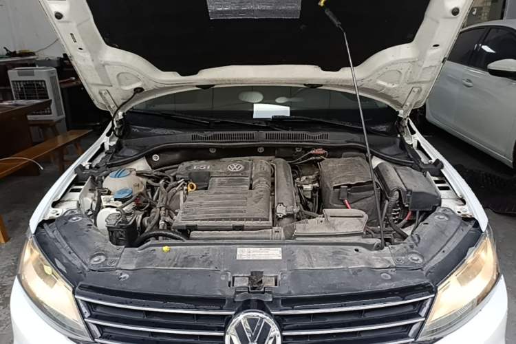 Used Volkswagen Sagitar 2017 180TSI Automatic Luxury Edition Engine Bay