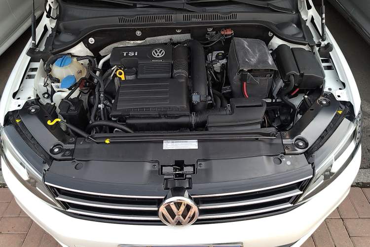 Used Volkswagen Sagitar 2017 230TSI Automatic Luxury Edition Engine Bay
