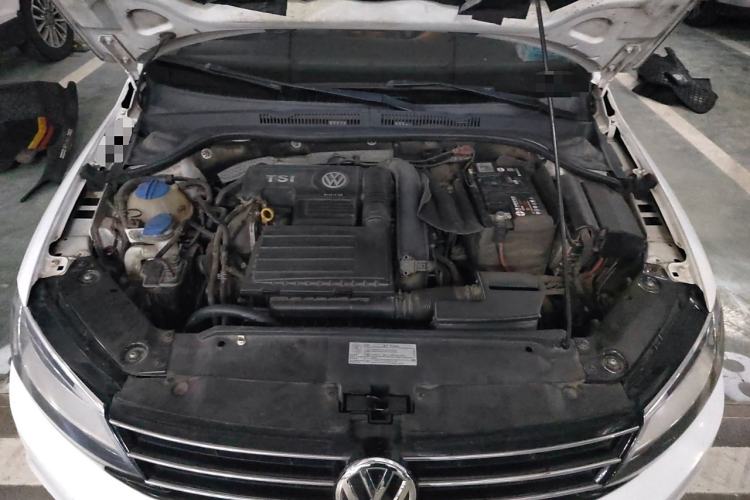 Used Volkswagen Sagitar 2017 180TSI Automatic Luxury Edition Engine Bay