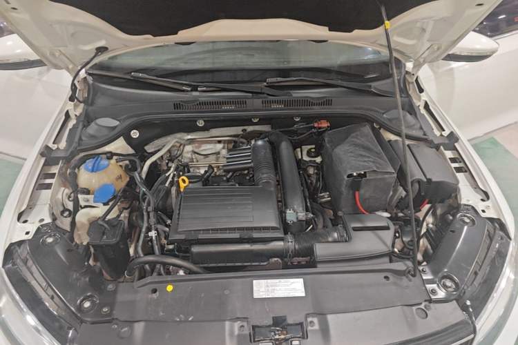 Used Volkswagen Sagitar 2017 180TSI Automatic Luxury Edition Engine Bay