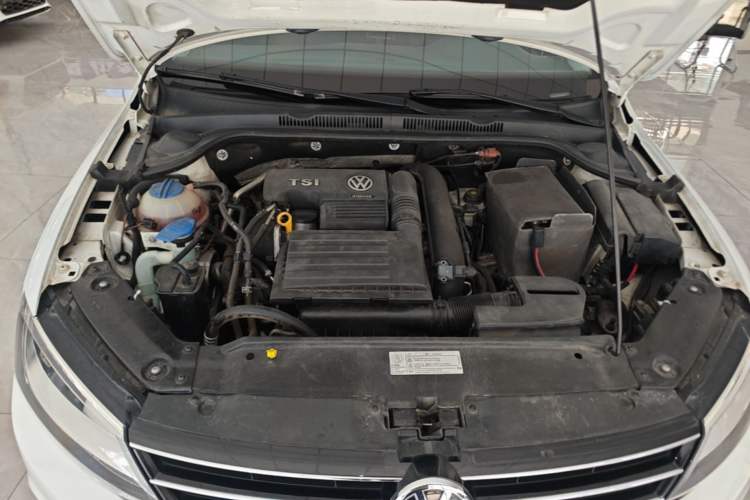 Used Volkswagen Sagitar 2017 180TSI Automatic Luxury Edition Engine Bay