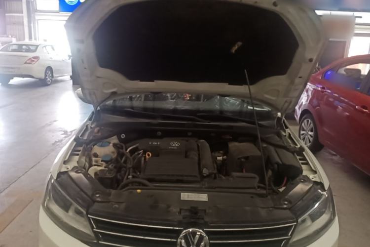 Used Volkswagen Sagitar 2017 180TSI Automatic Luxury Edition Engine Bay