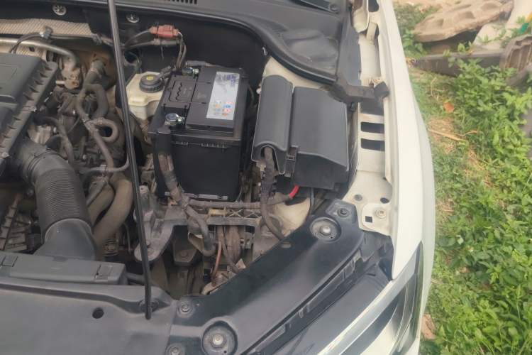 Used Volkswagen Sagitar 2017 1.6L Manual Comfort Model Engine Bay Left