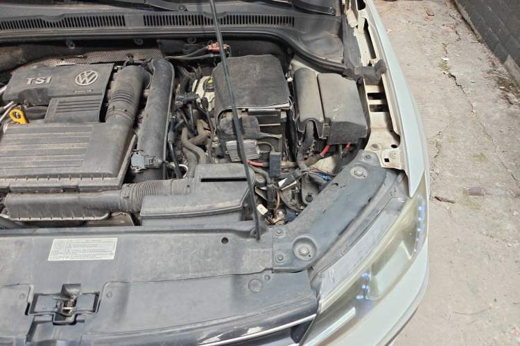 Used Volkswagen Sagitar 2017 280TSI Automatic R-Line Engine Bay Left