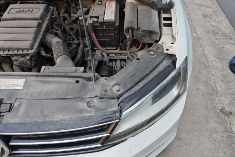 Used Volkswagen Sagitar 2017 1.6L Automatic Fashion Model Engine Bay Left