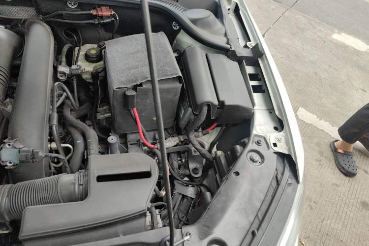 Used Volkswagen Sagitar 2017 230TSI Automatic Comfort Version Engine Bay Left