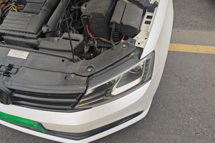 Used Volkswagen Sagitar 2017 230TSI Automatic Luxury Edition Engine Bay Left