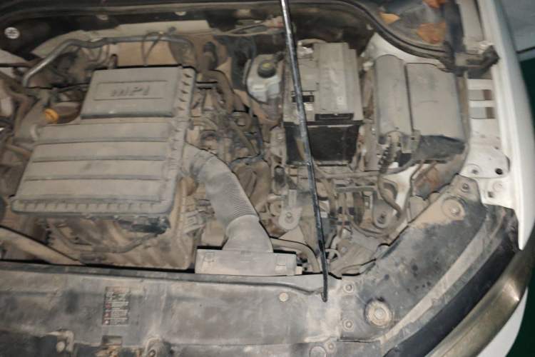 Used Volkswagen Sagitar 2017 1.6L Manual Comfort Model Engine Bay Left