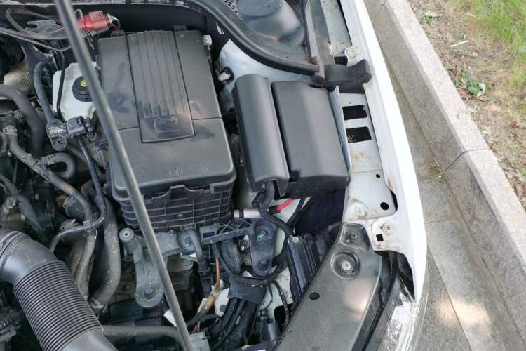 Used Volkswagen Sagitar 2017 1.6L Automatic Comfort Model Engine Bay Left