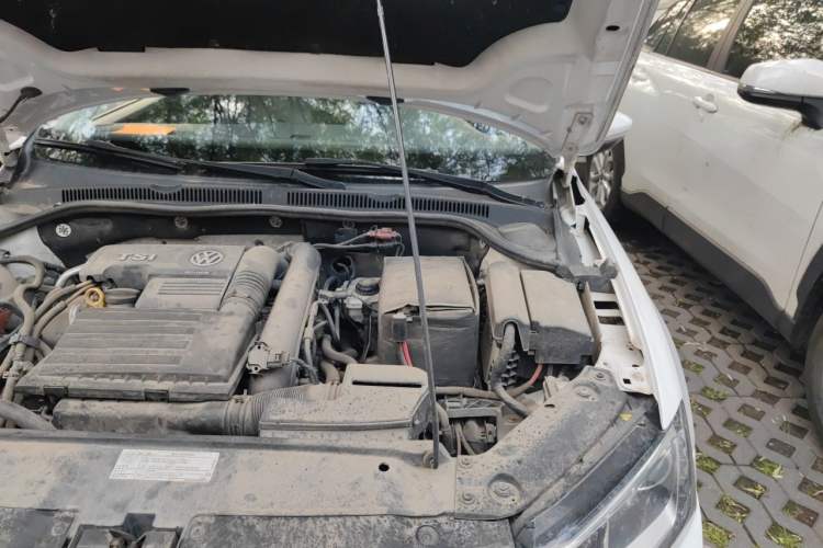 Used Volkswagen Sagitar 2017 230TSI Automatic Luxury Edition Engine Bay Left