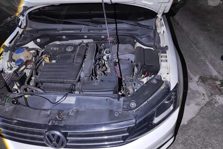 Used Volkswagen Sagitar 2017 230TSI Automatic Luxury Edition Engine Bay Left