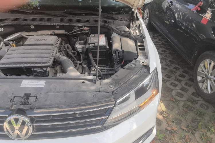 Used Volkswagen Sagitar 2017 1.6L Manual Comfort Model Engine Bay Left