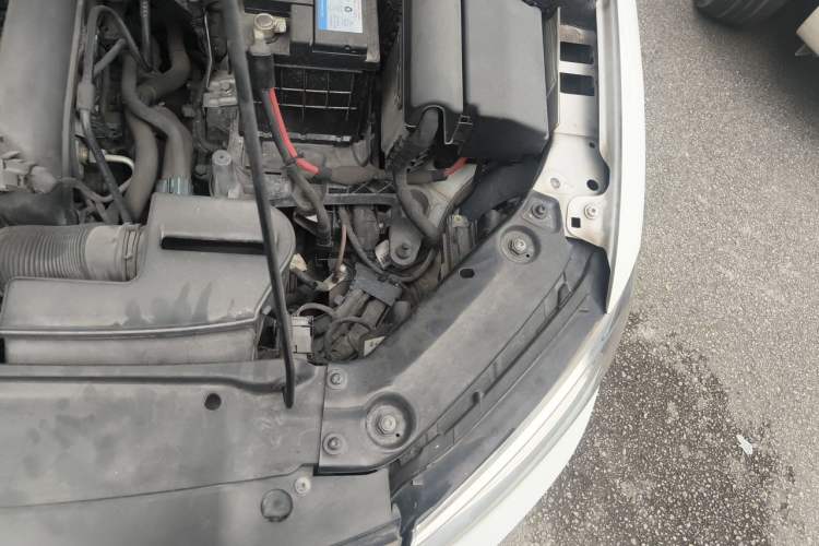 Used Volkswagen Sagitar 2017 230TSI Automatic Comfort Version Engine Bay Left
