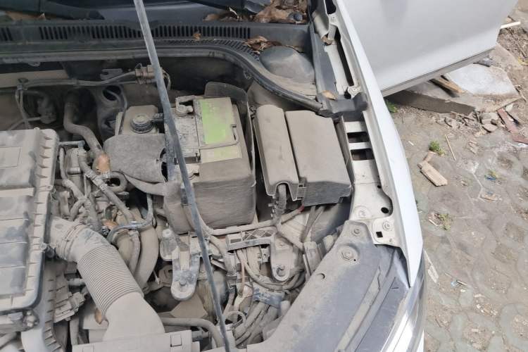 Used Volkswagen Sagitar 2017 1.6L Manual Comfort Model Engine Bay Left
