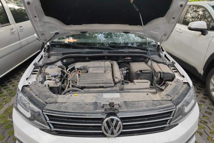 Used Volkswagen Sagitar 2017 230TSI Automatic Luxury Edition Engine Bay