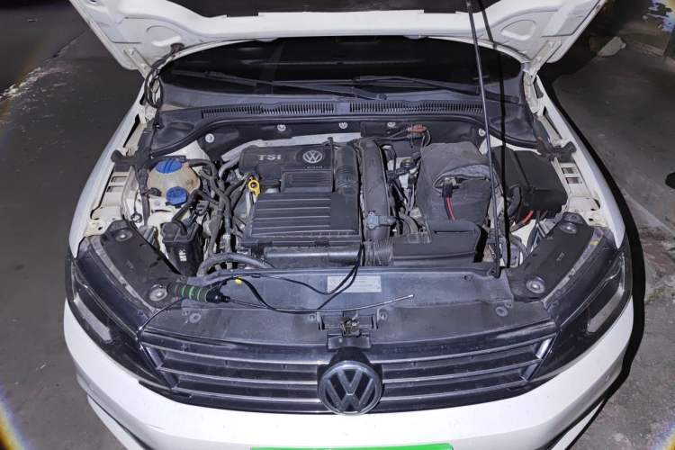 Used Volkswagen Sagitar 2017 230TSI Automatic Luxury Edition Engine Bay