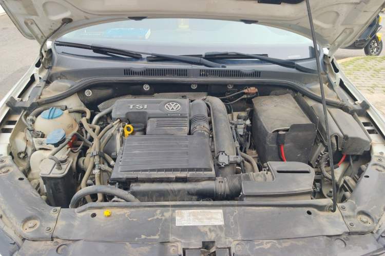 Used Volkswagen Sagitar 2017 180TSI Automatic Luxury Edition Engine Bay