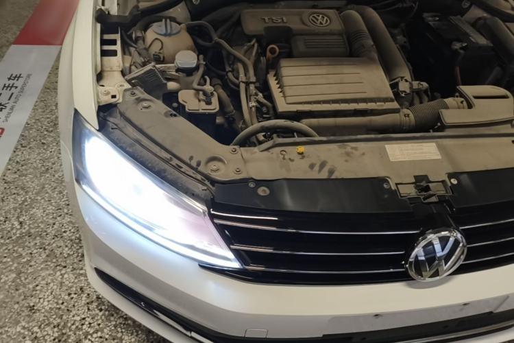 Used Volkswagen Sagitar 2017 230TSI Automatic Comfort Version Engine Bay Right