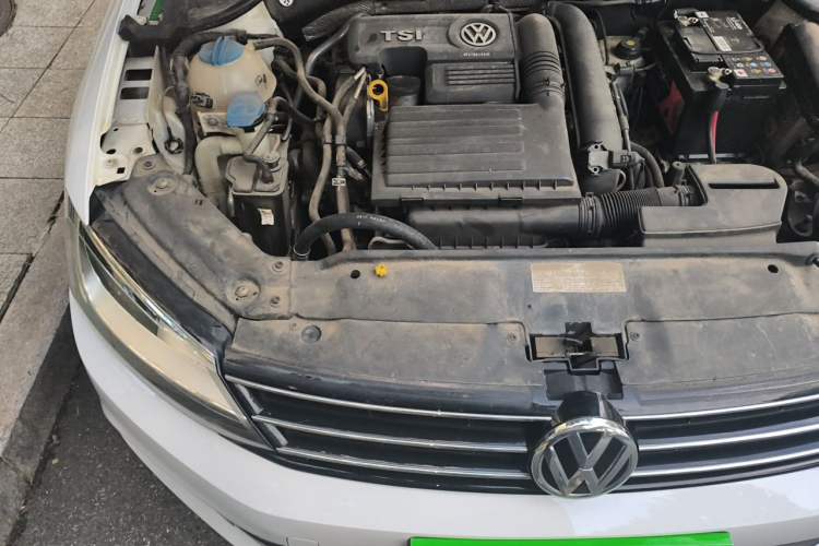 Used Volkswagen Sagitar 2017 230TSI Automatic Comfort Version Engine Bay Right