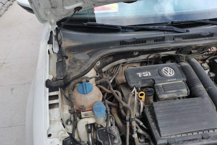 Used Volkswagen Sagitar 2017 230TSI Automatic Comfort Version Engine Bay Right