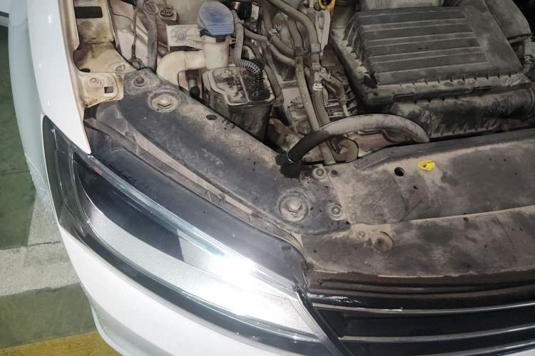 Used Volkswagen Sagitar 2017 230TSI Automatic Comfort Version Engine Bay Right