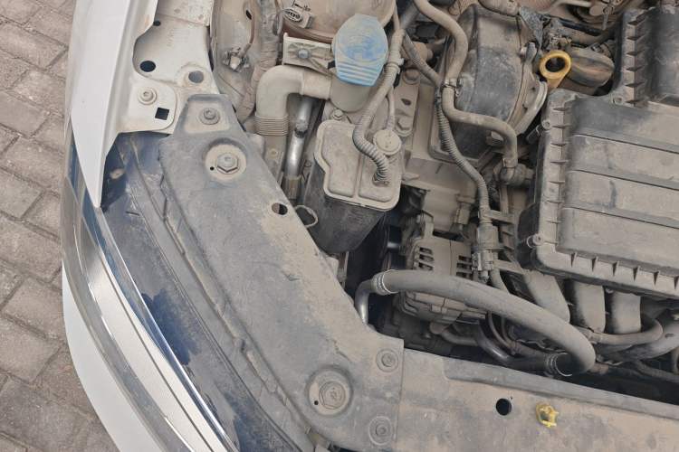 Used Volkswagen Sagitar 2017 1.6L Manual Fashion Model Engine Bay Right