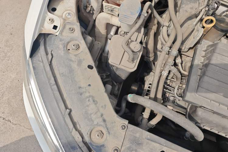Used Volkswagen Sagitar 2017 230TSI Automatic Comfort Version Engine Bay Right