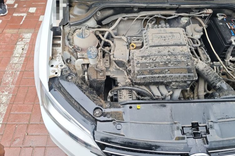 Used Volkswagen Sagitar 2017 1.6L Manual Comfort Model Engine Bay Right