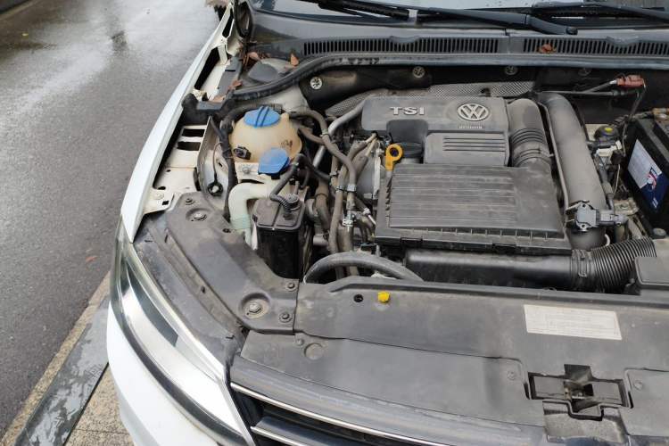 Used Volkswagen Sagitar 2017 230TSI Automatic Comfort Version Engine Bay Right