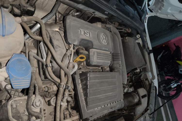 Used Volkswagen Sagitar 2017 230TSI Automatic Luxury Edition Engine Bay Right