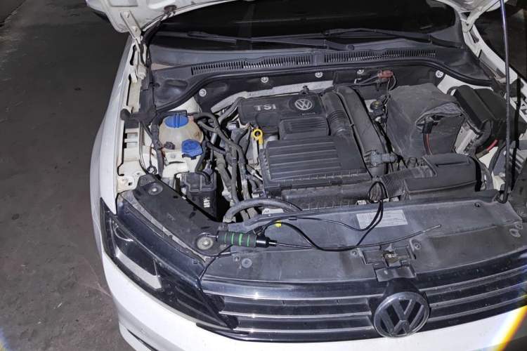 Used Volkswagen Sagitar 2017 230TSI Automatic Luxury Edition Engine Bay Right