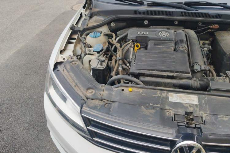 Used Volkswagen Sagitar 2017 180TSI Automatic Luxury Edition Engine Bay Right