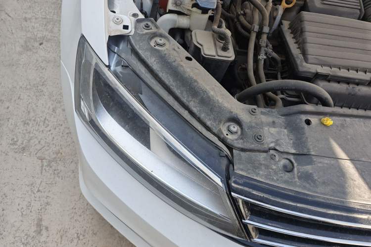 Used Volkswagen Sagitar 2017 230TSI Automatic Comfort Version Engine Bay Right