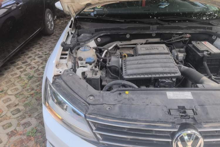 Used Volkswagen Sagitar 2017 1.6L Manual Comfort Model Engine Bay Right