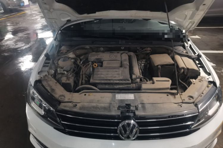 Used Volkswagen Sagitar 2017 230TSI Automatic Luxury Edition Engine Bay Right
