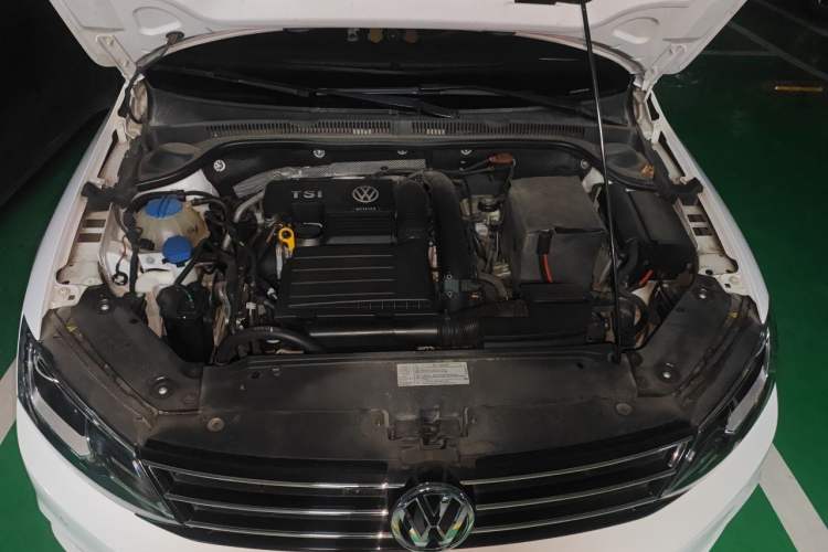 Used Volkswagen Sagitar 2017 230TSI Automatic Luxury Edition Engine Bay