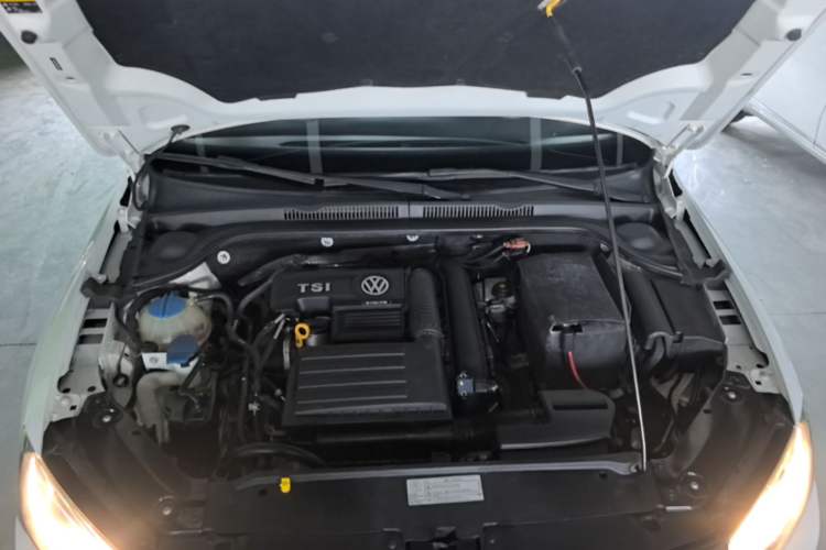 Used Volkswagen Sagitar 2017 180TSI Automatic Luxury Edition Engine Bay